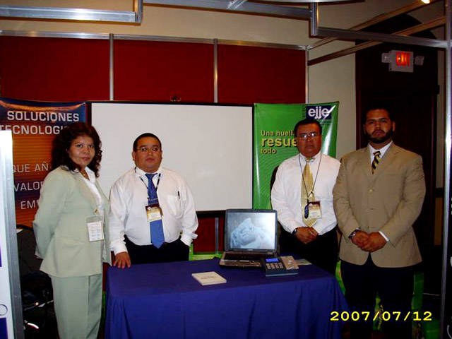 From left to right, Claudia Castillo, Saleswoman; Carlos Larn, Salesman; Hernn Durn, Salesman; Carlos Cern, Marketing Coordinator